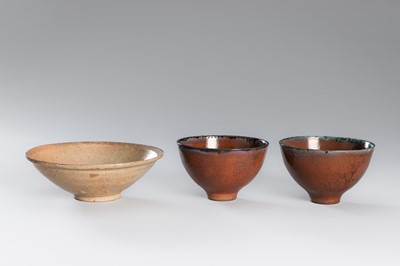 Lot 187 - A LOT WITH THREE CERAMIC BOWLS