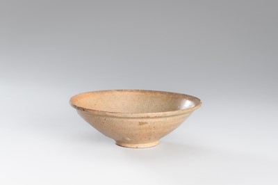 Lot 187 - A LOT WITH THREE CERAMIC BOWLS