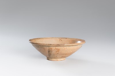 Lot 187 - A LOT WITH THREE CERAMIC BOWLS