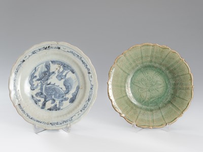 Lot 1100 - A LOT WITH TWO LOBED PORCELAIN PLATES, MING DYNASTY AND QING DYNASTY