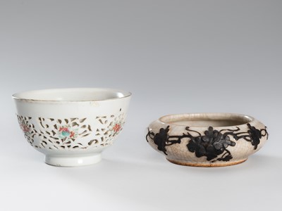 Lot 1191 - A LOT WITH TWO SMALL CERAMIC VESSELS, c. 1900s