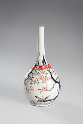 Lot 1577 - A GROUP LOT WITH AN IMARI AND A HIZEN TOKKURI BOTTLE VASES