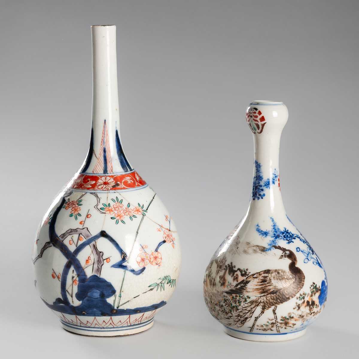 Lot 1577 - A GROUP LOT WITH AN IMARI AND A HIZEN TOKKURI BOTTLE VASES