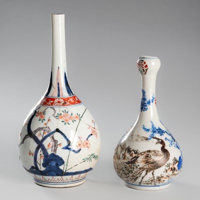 Lot 193 - A GROUP LOT WITH AN IMARI AND A HIZEN TOKKURI BOTTLE VASES