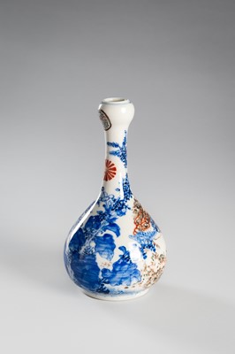 Lot 1577 - A GROUP LOT WITH AN IMARI AND A HIZEN TOKKURI BOTTLE VASES