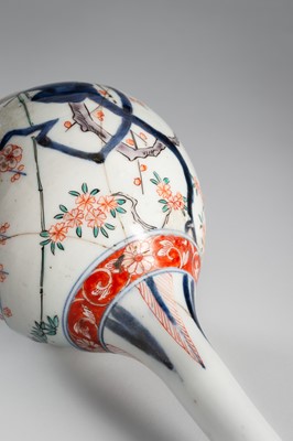 Lot 1577 - A GROUP LOT WITH AN IMARI AND A HIZEN TOKKURI BOTTLE VASES