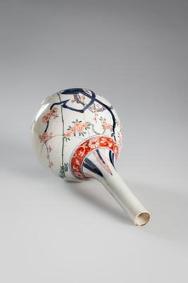 Lot 1577 - A GROUP LOT WITH AN IMARI AND A HIZEN TOKKURI BOTTLE VASES