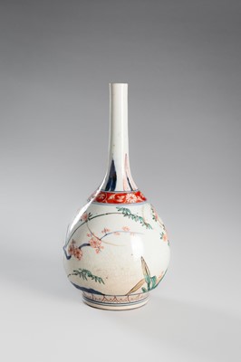 Lot 1577 - A GROUP LOT WITH AN IMARI AND A HIZEN TOKKURI BOTTLE VASES