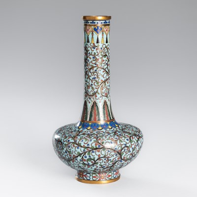 Lot 1024 - A SMALL CLOISONNÉ ENAMEL VASE, c. 1900s