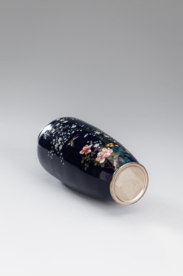 Lot 165 - A MIDNIGHT-BLUE CLOISONNÉ VASE WITH SPARROWS AND SAKURA BLOSSOMS