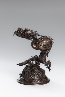 Lot 30 - A BRONZE KORO COVER WITH A DRAGON AMID CRASHING WAVES
