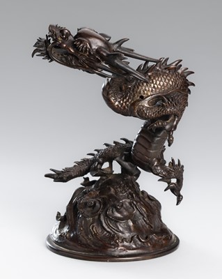 Lot 30 - A BRONZE KORO COVER WITH A DRAGON AMID CRASHING WAVES