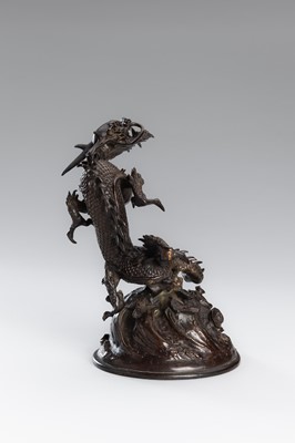 Lot 30 - A BRONZE KORO COVER WITH A DRAGON AMID CRASHING WAVES