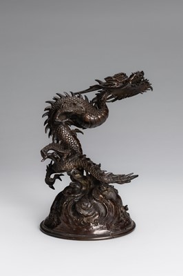 Lot 30 - A BRONZE KORO COVER WITH A DRAGON AMID CRASHING WAVES