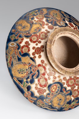 Lot 208 - A SIGNED SATSUMA EARTHENWARE TRIPOD CENSER AND METAL COVER