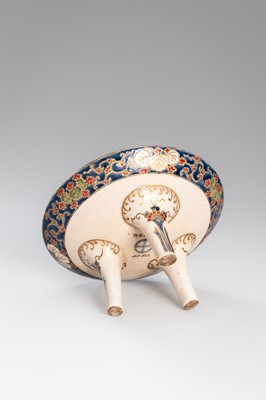 Lot 208 - A SIGNED SATSUMA EARTHENWARE TRIPOD CENSER AND METAL COVER