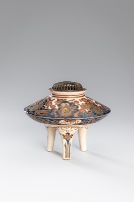 Lot 208 - A SIGNED SATSUMA EARTHENWARE TRIPOD CENSER AND METAL COVER
