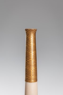 Lot 217 - A FINE PORCELAIN ‘PEACH AND FINGER CITRON’ BOTTLE VASE