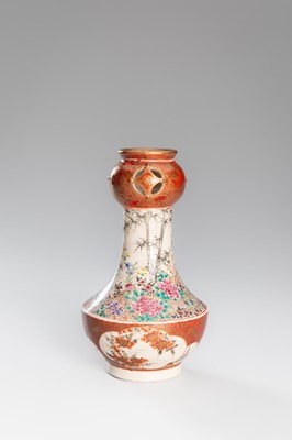 Lot 210 - A FINE SATSUMA PORCELAIN VASE WITH FLOWERS
