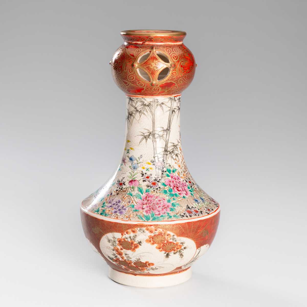 Lot 210 - A FINE SATSUMA PORCELAIN VASE WITH FLOWERS