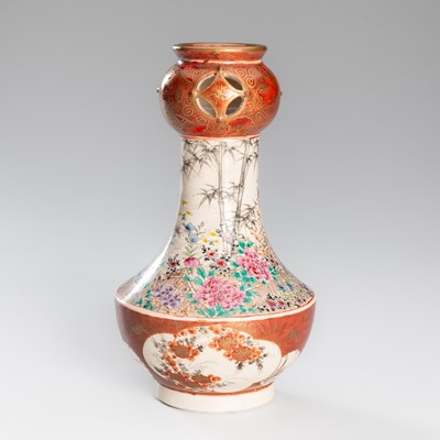 Lot 210 - A FINE SATSUMA PORCELAIN VASE WITH FLOWERS