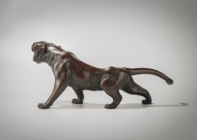 Lot 41 - A PATINATED BRONZE MODEL OF A ROARING TIGER