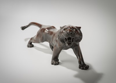 Lot 41 - A PATINATED BRONZE MODEL OF A ROARING TIGER