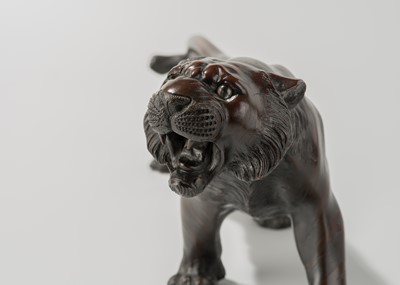 Lot 41 - A PATINATED BRONZE MODEL OF A ROARING TIGER