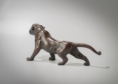 Lot 41 - A PATINATED BRONZE MODEL OF A ROARING TIGER