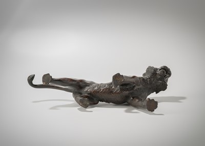Lot 41 - A PATINATED BRONZE MODEL OF A ROARING TIGER