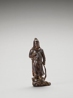 Lot 32 - A GILT AND LACQUERED WOOD FIGURE OF A HEAVENLY KING, MING