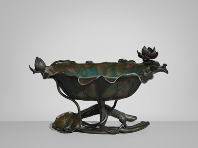 Lot 18 - A ‘LOTUS’ BRONZE BOWL WITH TWO FROGS