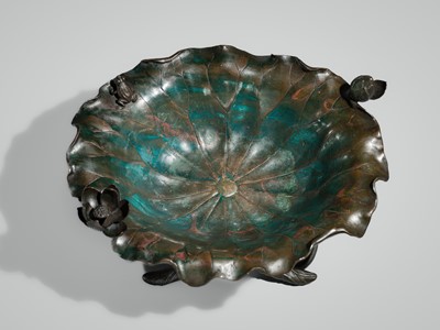Lot 18 - A ‘LOTUS’ BRONZE BOWL WITH TWO FROGS
