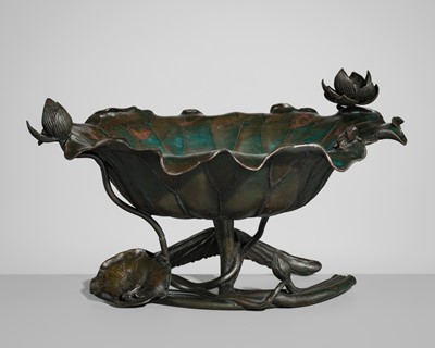 Lot 18 - A ‘LOTUS’ BRONZE BOWL WITH TWO FROGS