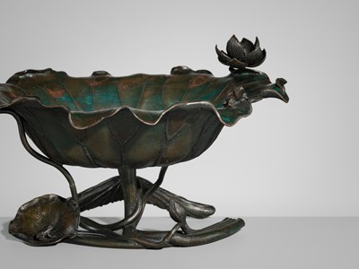 Lot 18 - A ‘LOTUS’ BRONZE BOWL WITH TWO FROGS