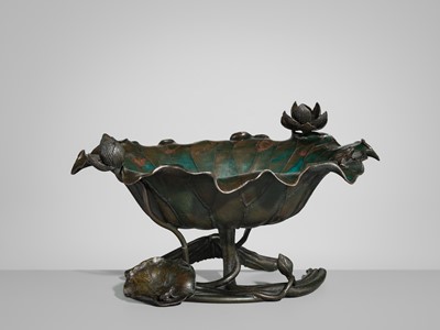 Lot 18 - A ‘LOTUS’ BRONZE BOWL WITH TWO FROGS