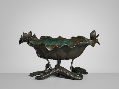 Lot 18 - A ‘LOTUS’ BRONZE BOWL WITH TWO FROGS