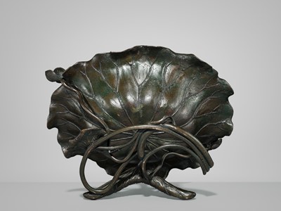 Lot 18 - A ‘LOTUS’ BRONZE BOWL WITH TWO FROGS