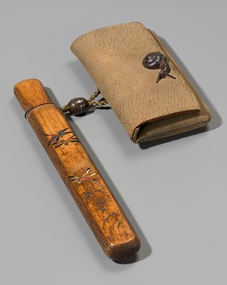 Lot 60 - HOKUSEN: A FINE LEATHER TABAKO-IRE (POUCH) WITH AN IRON SNAIL KANAMONO AND LACQUERED BAMBOO KISERUZUTSU (PIPE CASE)