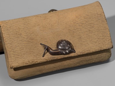 Lot 60 - HOKUSEN: A FINE LEATHER TABAKO-IRE (POUCH) WITH AN IRON SNAIL KANAMONO AND LACQUERED BAMBOO KISERUZUTSU (PIPE CASE)