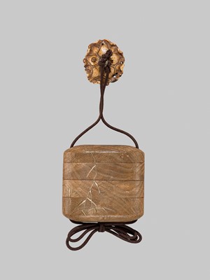 Lot 25 - TOGI: A FINE THREE-CASE LACQUERED KIRI (PAULOWNIA) WOOD INRO