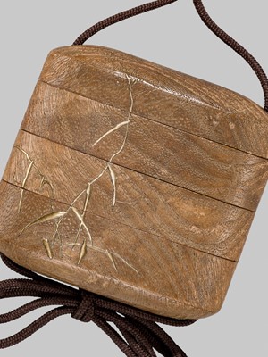 Lot 25 - TOGI: A FINE THREE-CASE LACQUERED KIRI (PAULOWNIA) WOOD INRO