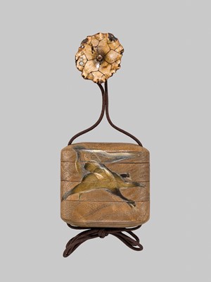 Lot 25 - TOGI: A FINE THREE-CASE LACQUERED KIRI (PAULOWNIA) WOOD INRO