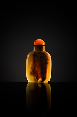 Lot 193 - A LARGE GREEN AND RUSSET JADE SNUFF BOTTLE, MASTER OF THE ROCKS SCHOOL, QIANLONG PERIOD