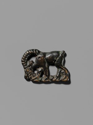Lot 77 - A GROUP OF THREE ORDOS BRONZE PLAQUES