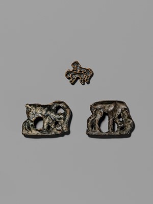 Lot 77 - A GROUP OF THREE ORDOS BRONZE PLAQUES