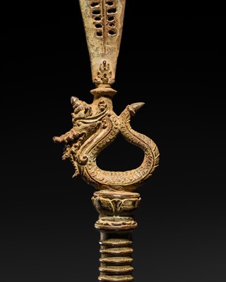 Lot 657 - A BRONZE HALBERD HEAD WITH NAGA AND BLADE, SINGASARI KINGDOM, EASTERN JAVANESE PERIOD