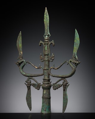 Lot 482 - A LARGE BRONZE TRISULA-FORM HALBERD HEAD WITH NAGA AND FIVE BLADES, EASTERN JAVA, MAJAPAHIT PERIOD, 14TH CENTURY