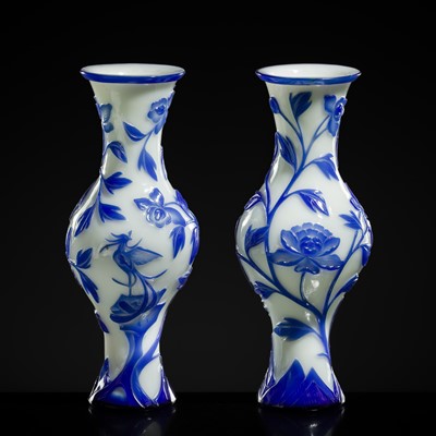 Lot 101 - A FINE PAIR OF SAPPHIRE-BLUE OVERLAY AND WHITE PEKING GLASS ‘CAMELIA’ VASES, QING DYNASTY
