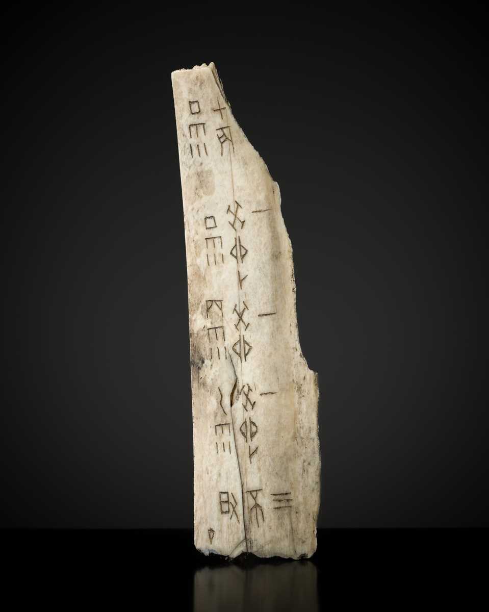 Lot 110 - AN INSCRIBED ORACLE BONE, SHANG DYNASTY